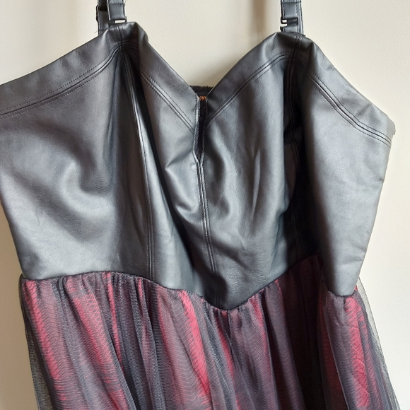 LOVE & LEGEND ♡ Ladies Dress - Picture 2 of 14